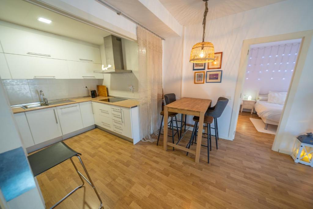 Kuchyňa alebo kuchynka v ubytovaní HomeHolidaysRentals Plume - Costa Barcelona