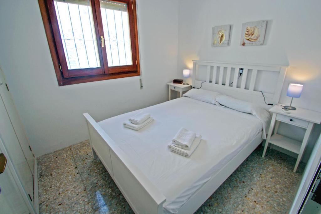 Posteľ alebo postele v izbe v ubytovaní Suerte - sea view villa with private pool in Moraira