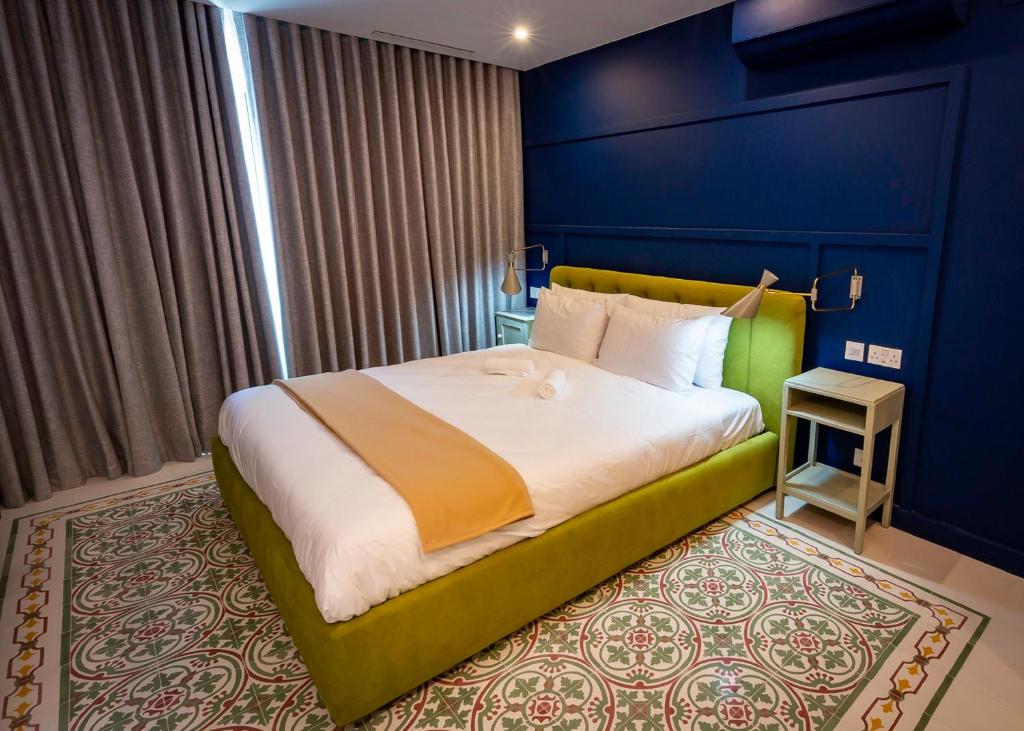 Postel nebo postele na pokoji v ubytování The Vincent Boutique Suites