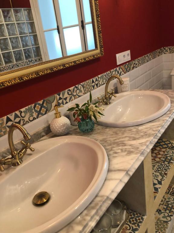 Łazienka w obiekcie Lujosa suite privada en casa del S XIX