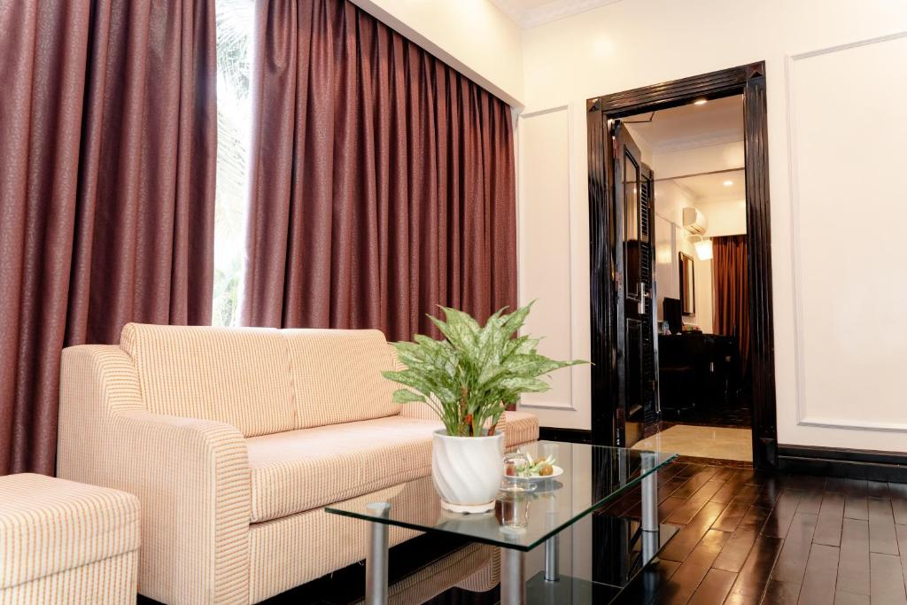 Posezení v ubytování White Palace Thai Binh Hotel