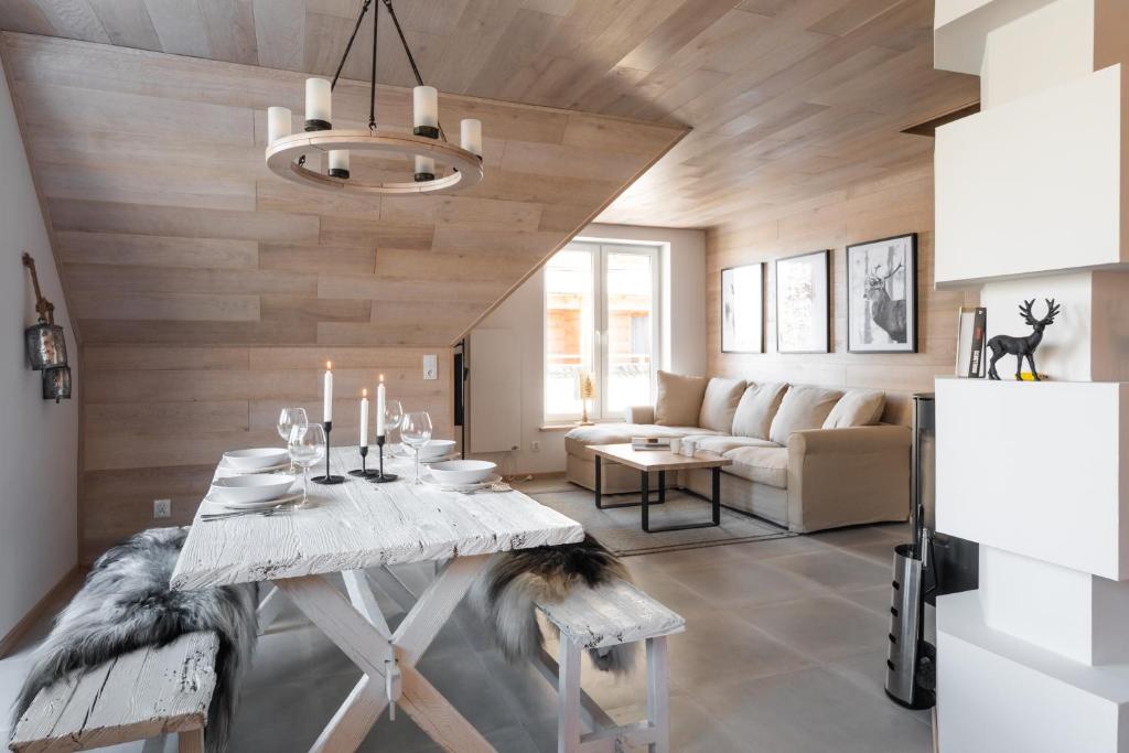 Posedenie v ubytovaní Apartamenty Butorowy Zakopane