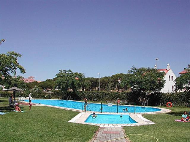 Bazén v ubytovaní Playa entre pinares alebo v jeho blízkosti