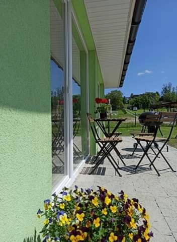Balkón alebo terasa v ubytovaní Zielony domek