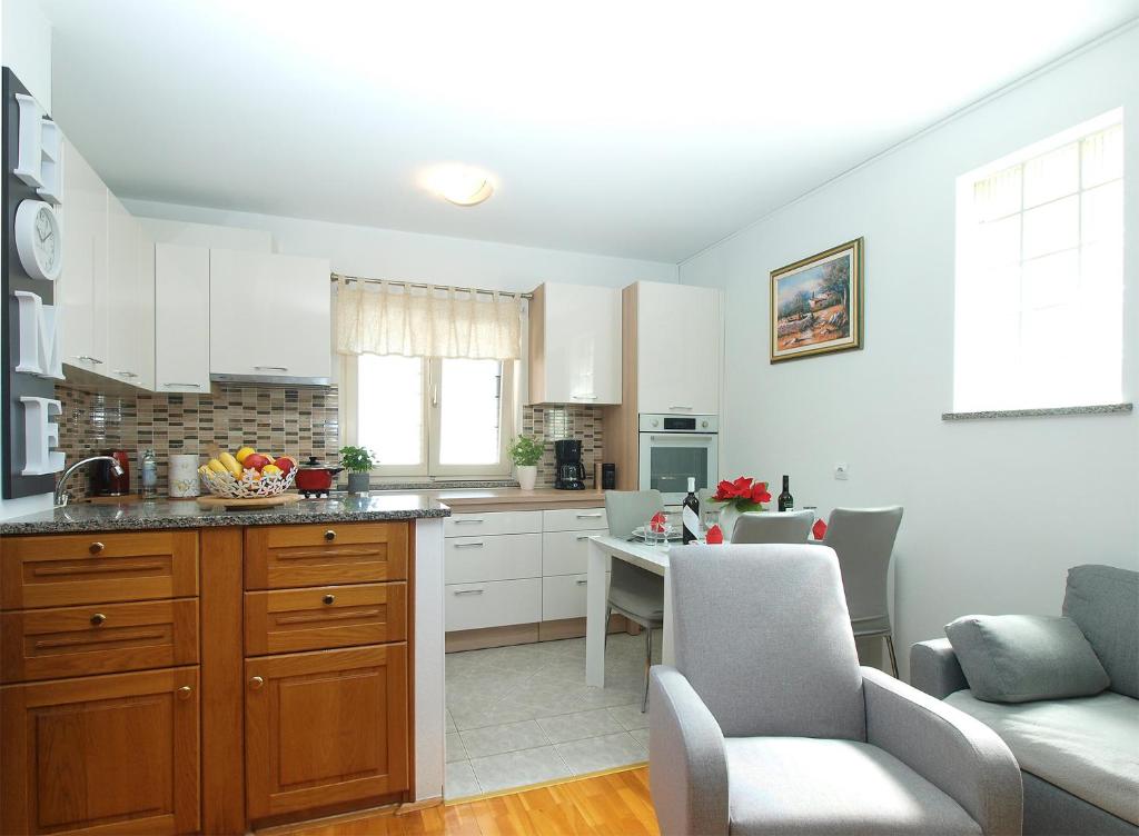 Kuchyň nebo kuchyňský kout v ubytování House Kristina 2087