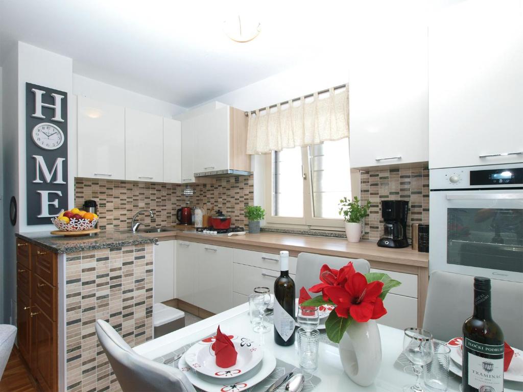 Kuchyň nebo kuchyňský kout v ubytování House Kristina 2087