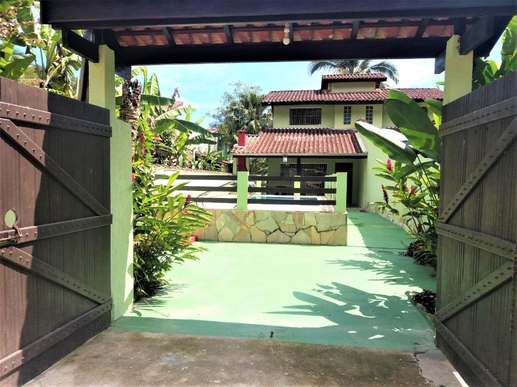  CASA 3Q PISCINA PRIVATIVA WIFFi 650m PRAIA COCANHA em COND FECHAD