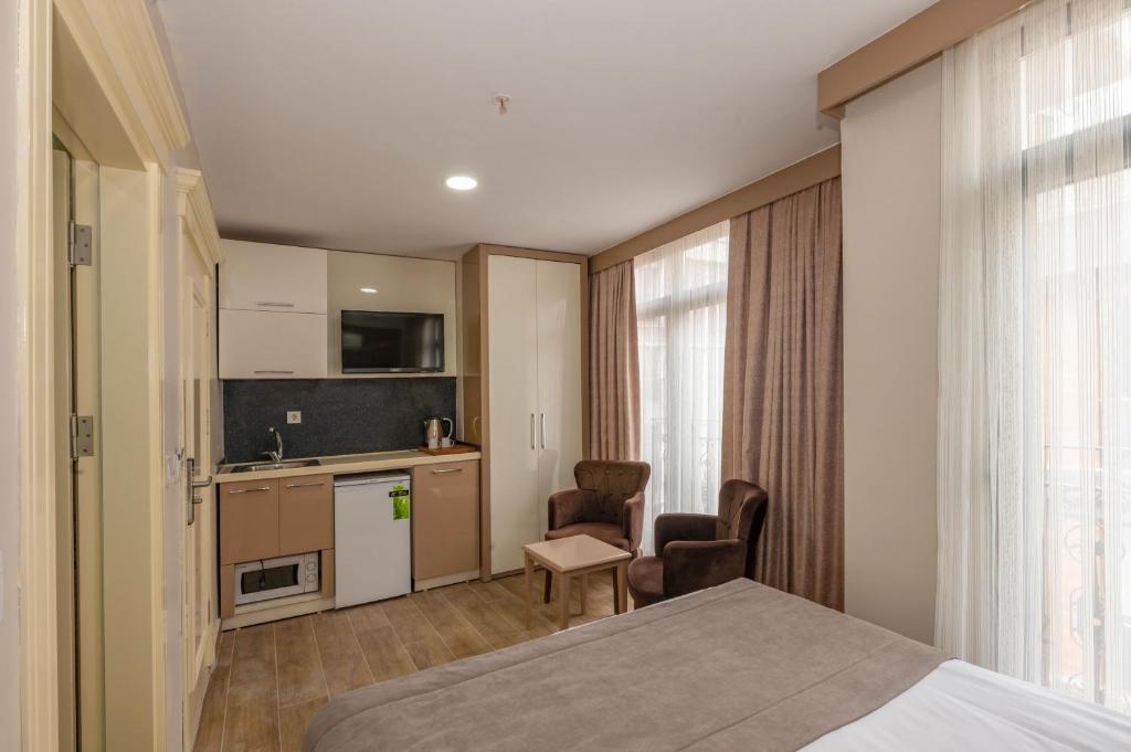 Kuchyň nebo kuchyňský kout v ubytování Taksim Peri Suite