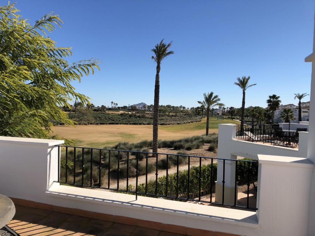 balcón con vistas a un campo de golf en Casa Esturian - A Murcia Holiday Rentals Property, en Roldán