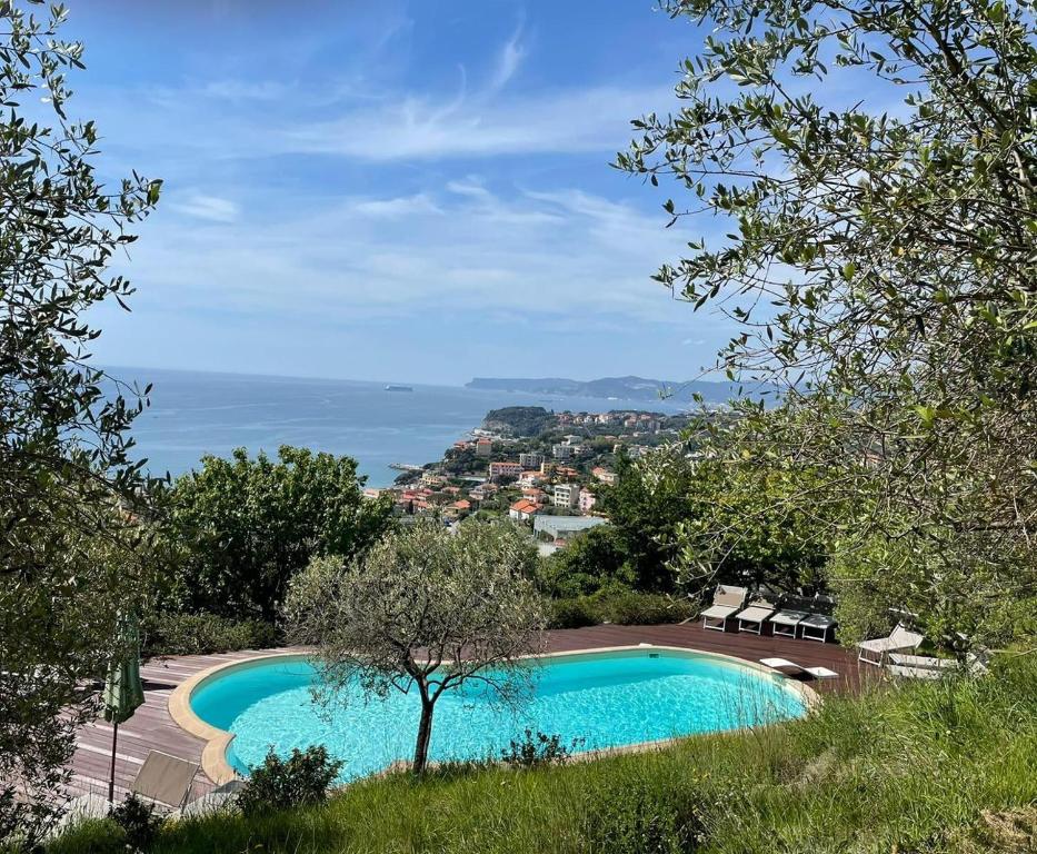 a swimming pool with a view of the ocean at Agriturismo Natta Di Monte Tabor in Celle Ligure