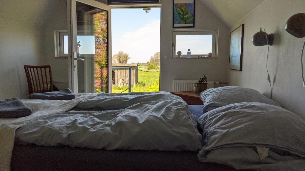 Postel nebo postele na pokoji v ubytování Under Valnødden