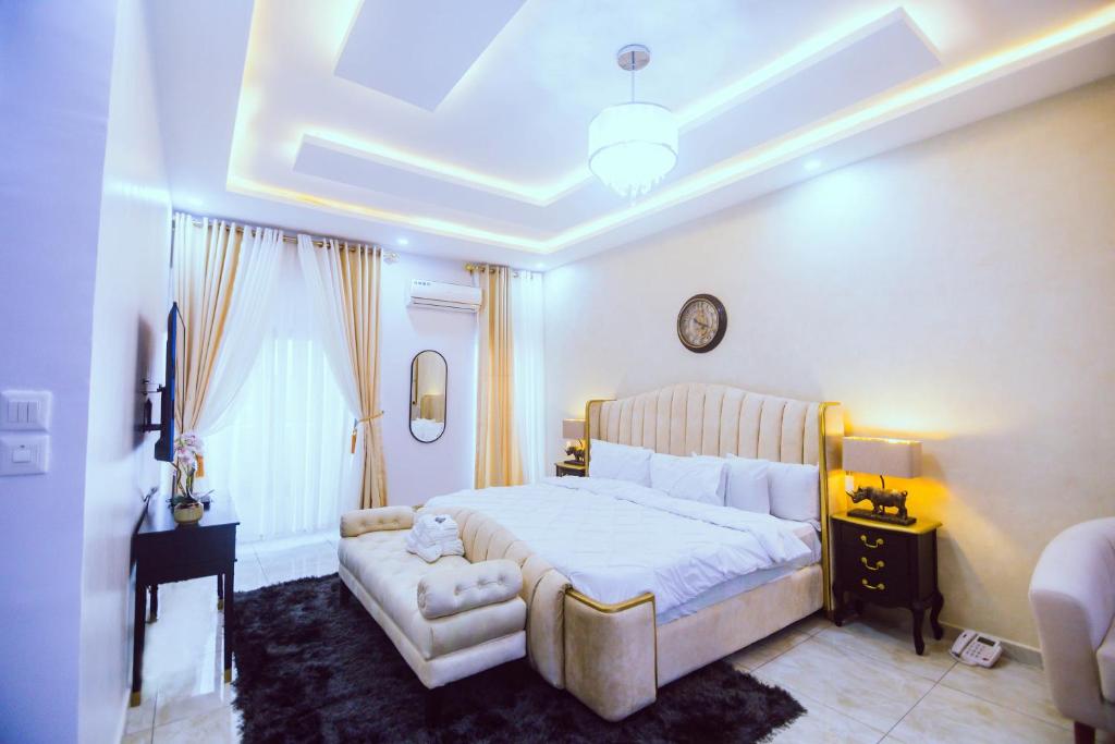 Shortlethomes Tiara's Short let Apartment in Lekki Phase 1 - Housity