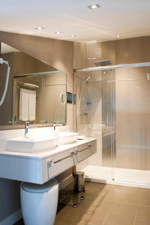 Koupelna v ubytování Costa Esmeralda Suites