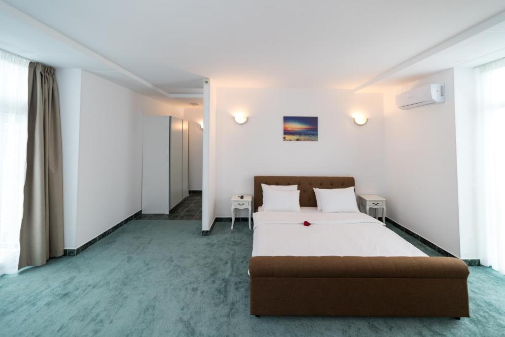 Cama ou camas em um quarto em Avenue Palm on the Beach - Avenue Hotels