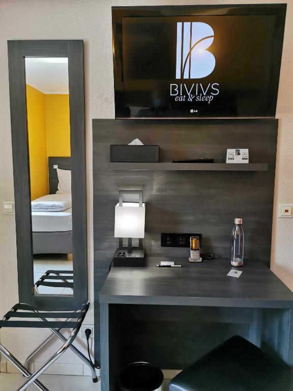TV a/nebo společenská místnost v ubytování BIVIUS Hotel Restaurant Luxembourg
