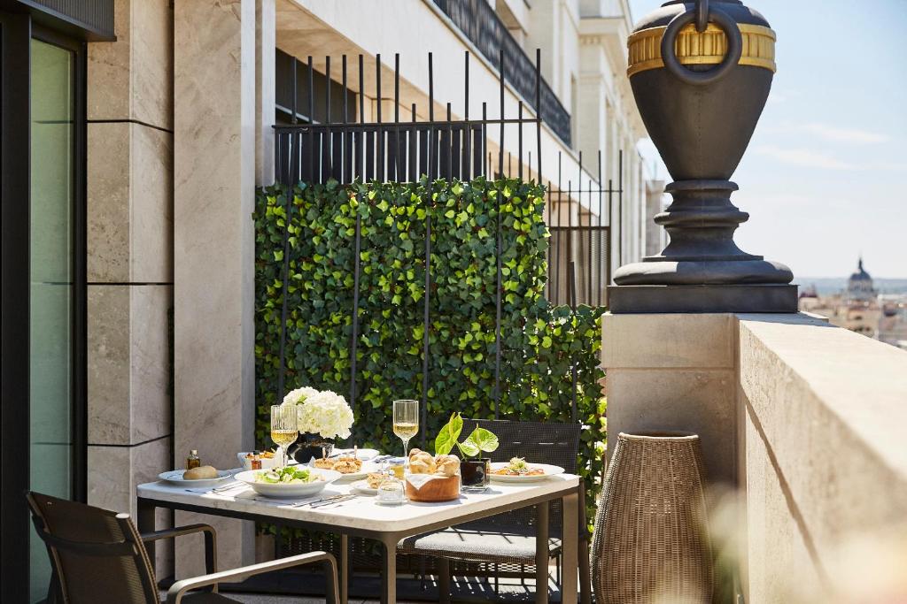 Four Seasons Hotel Madrid - Resim 36