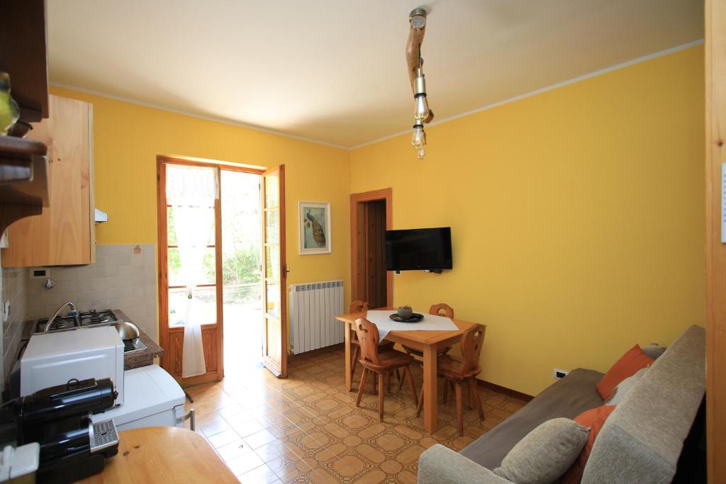 Telewizja i/lub zestaw kina domowego w obiekcie Green Riviera Case Vacanza