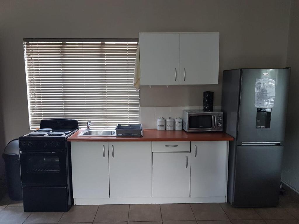 Private Apartments & Biz Stays Pretoria - Apartment With Pool View