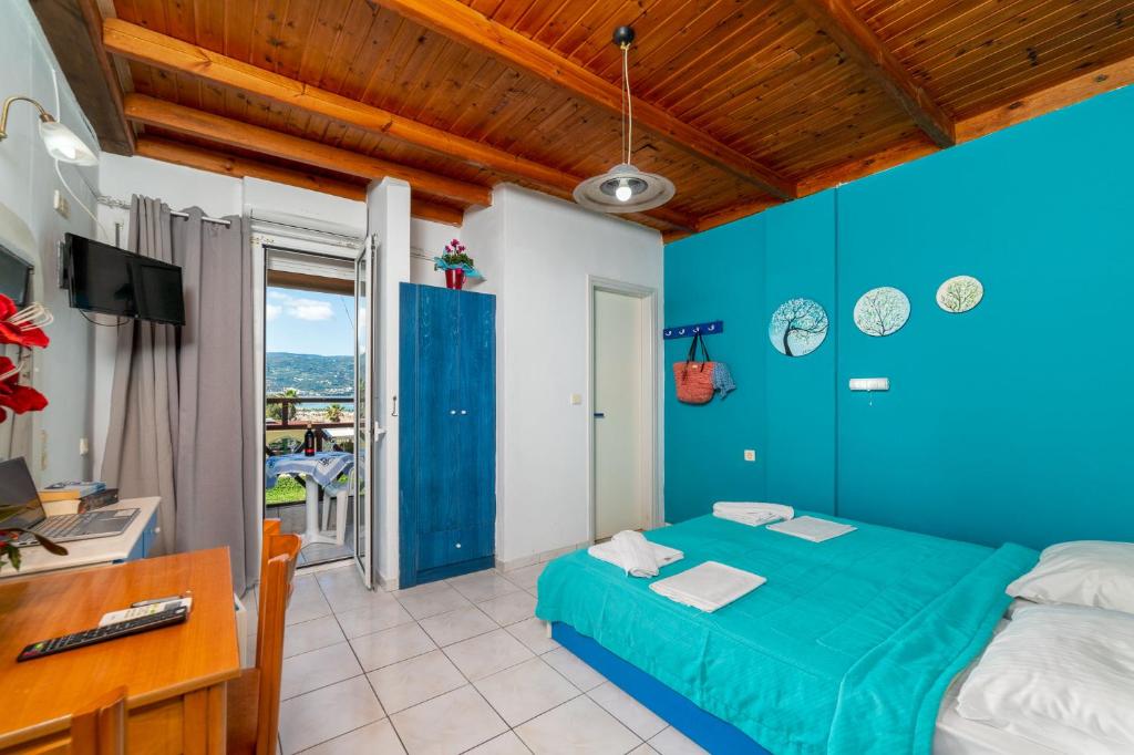 Postel nebo postele na pokoji v ubytování Troulis Seaside