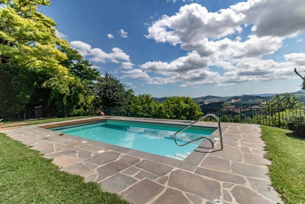 Booking.com: Villa delle Ginestre (piscina e vista panoramica) ,  Montescudo, Italia . Prenota ora il tuo hotel!