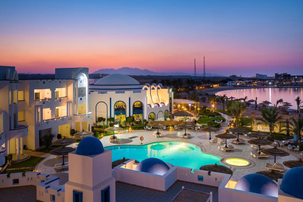 Bazén v ubytování Coral Sun Beach nebo v jeho okolí