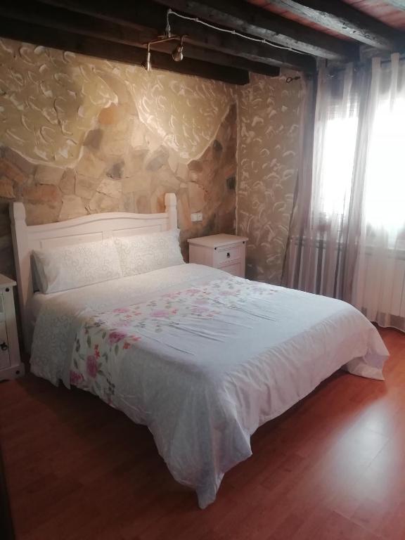 A bed or beds in a room at Apartamentos Turisticos Julia