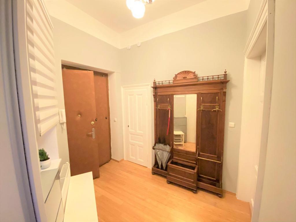 Black Eagle Apartments - 16