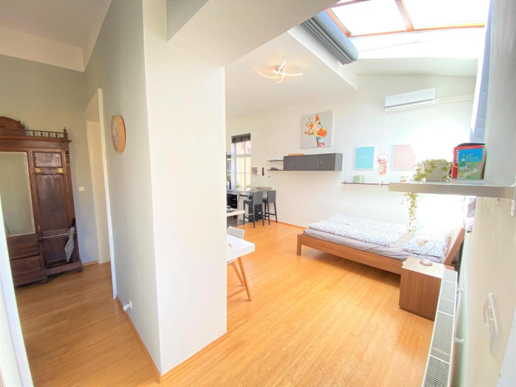 Black Eagle Apartments - 6