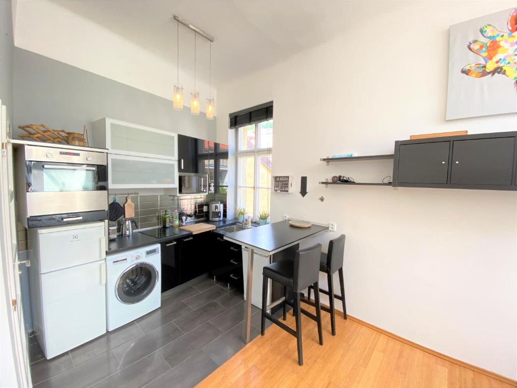 Black Eagle Apartments - 4