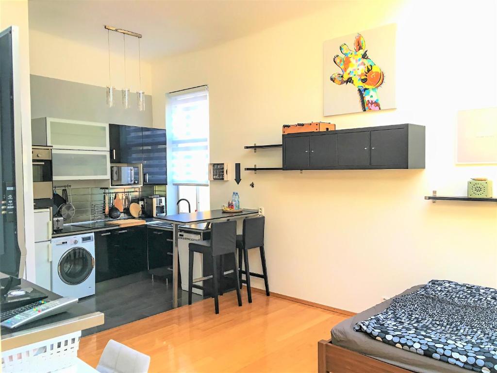 Black Eagle Apartments - 14