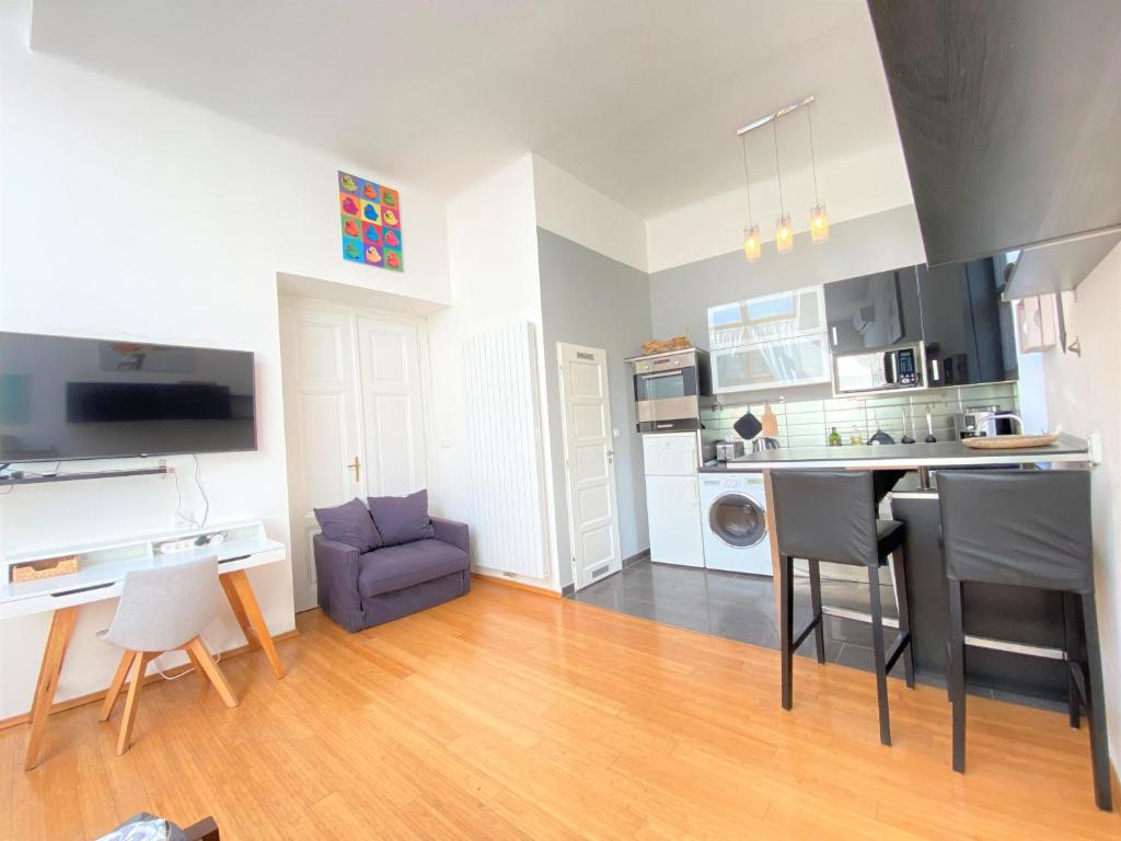 Black Eagle Apartments - 3