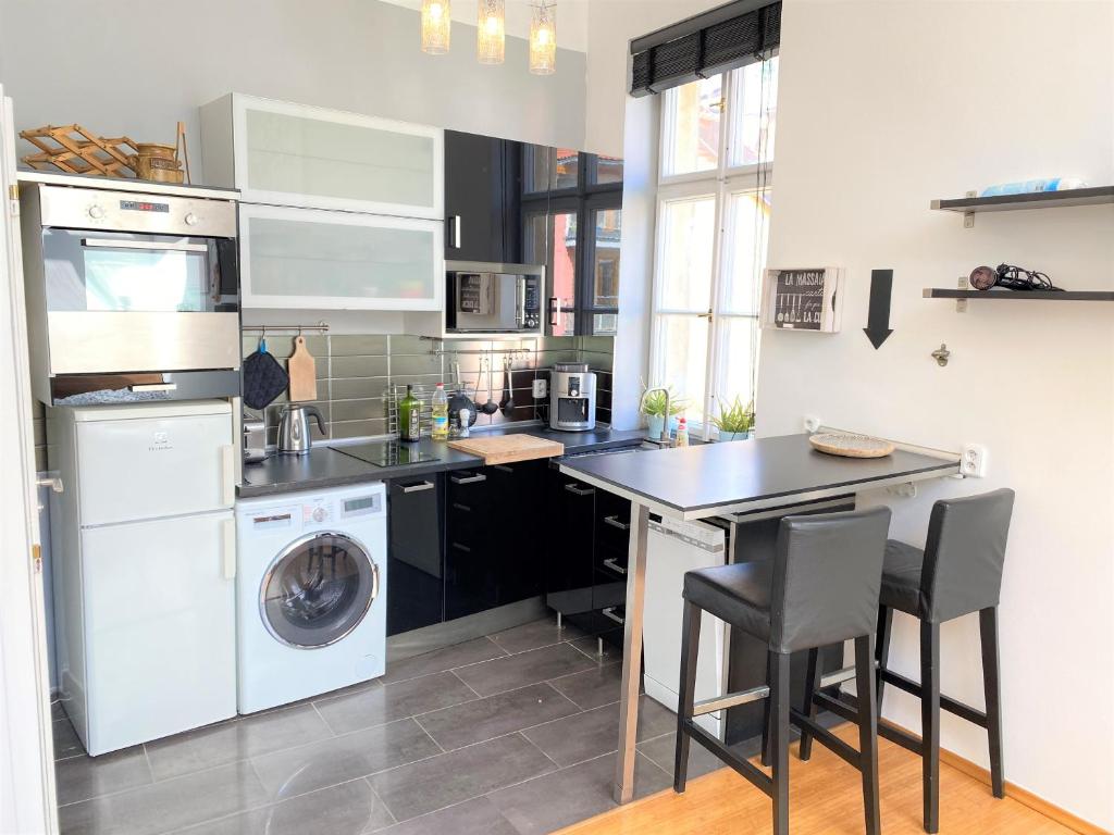 Black Eagle Apartments - 13