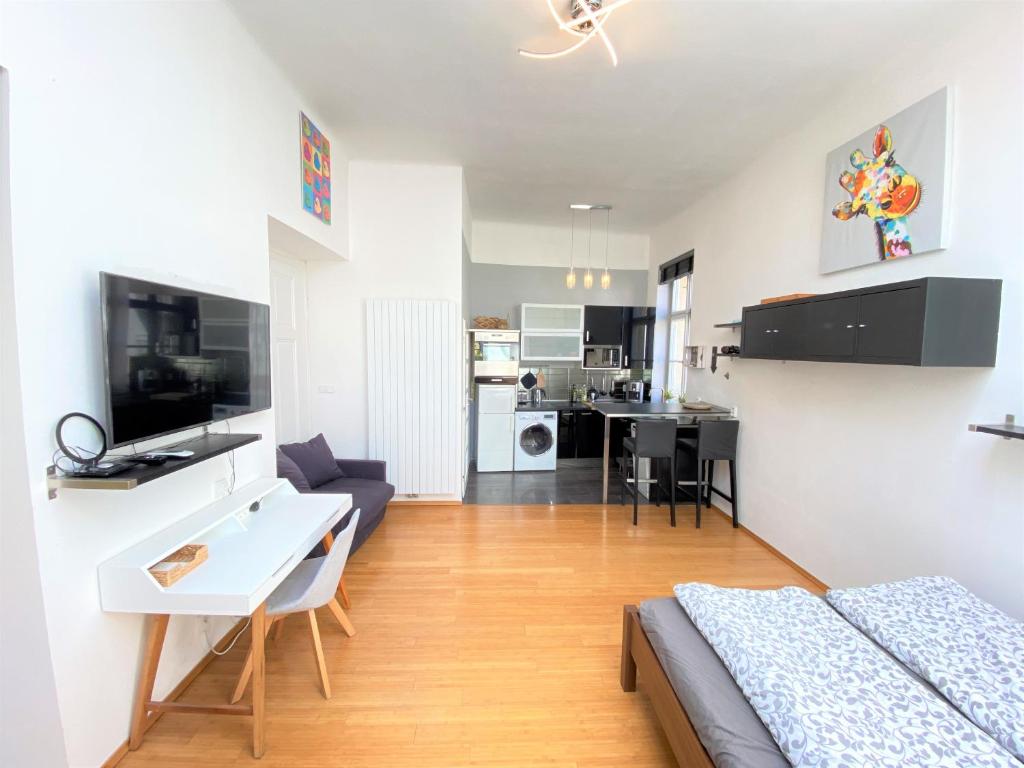 Black Eagle Apartments - 1