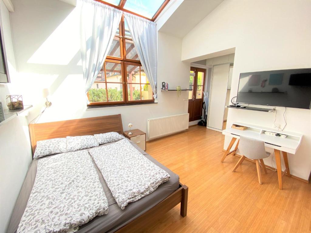 Black Eagle Apartments - 12