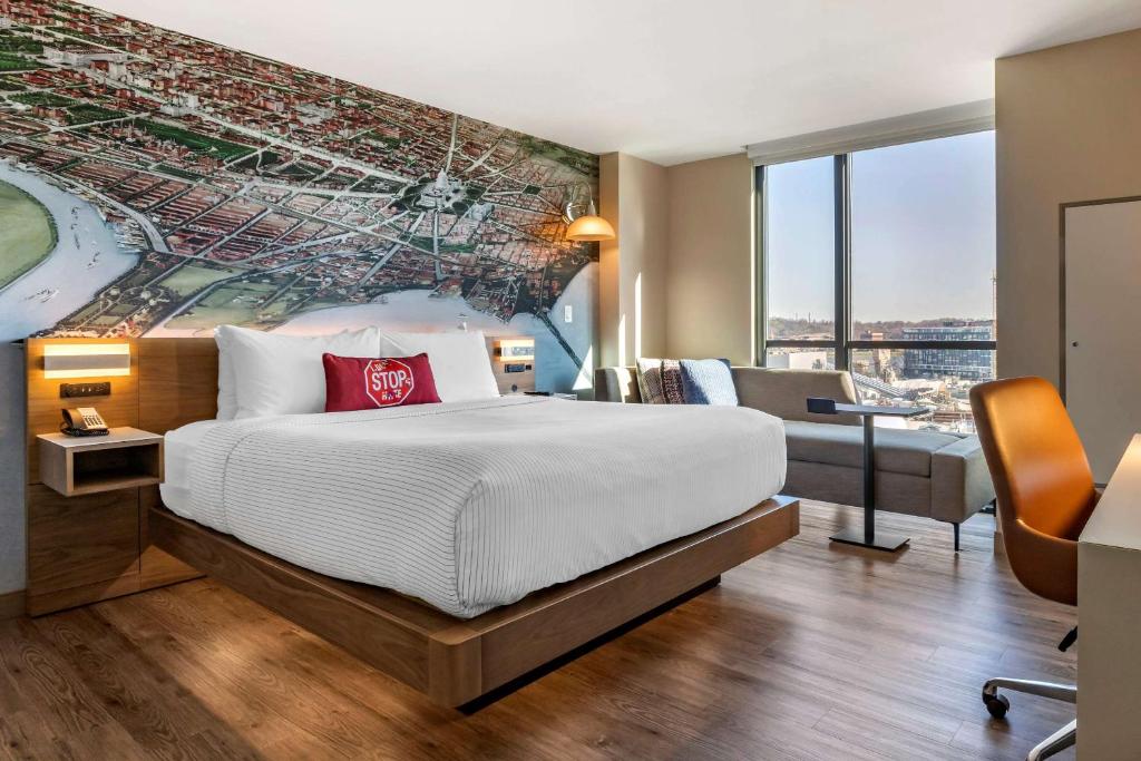 Cambria Hotel Washington DC Navy Yard Riverfront photo