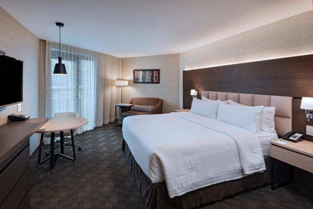 Holiday Inn Guatemala, an IHG Hotel - Room King Estándar Con Balcón