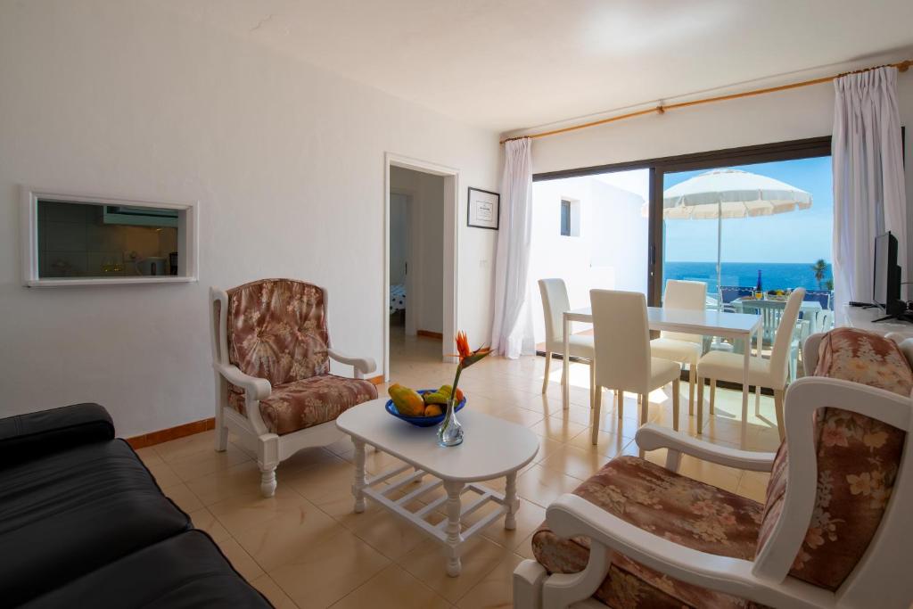 A seating area at Reyes Natur