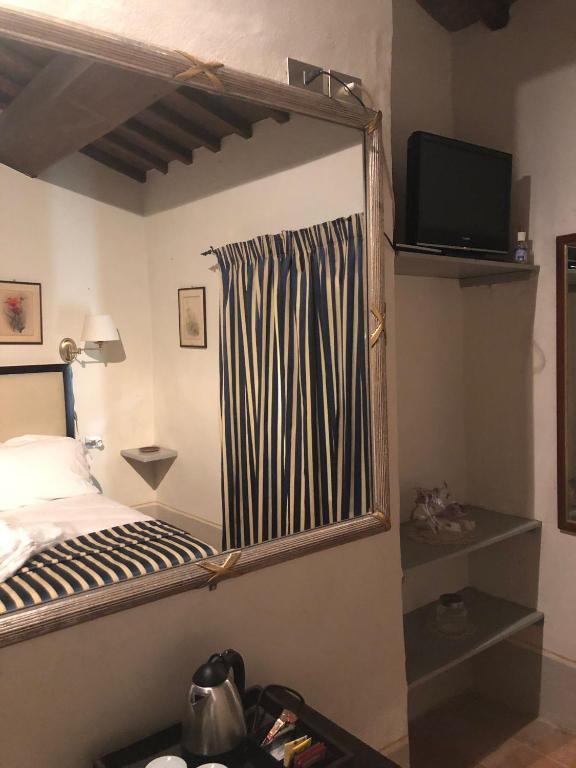TV a/nebo společenská místnost v ubytování Albergo Le Casaline