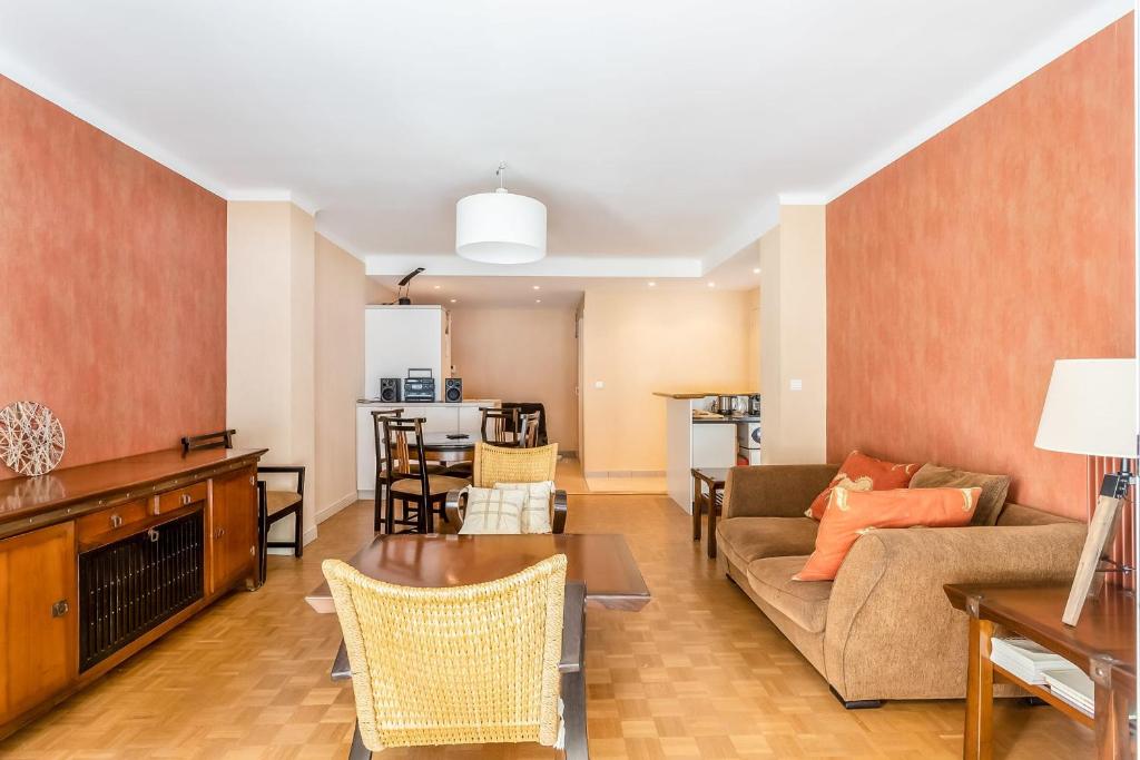 Seating area sa Le Panoramique - Apartment facing the lake