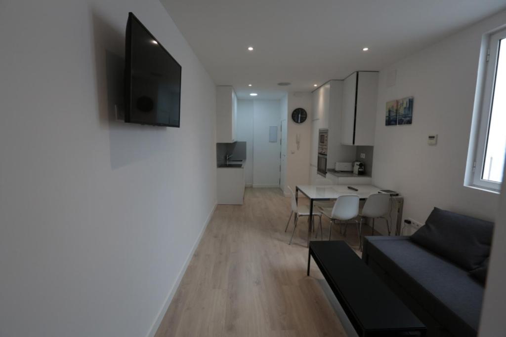 A television and/or entertainment centre at Las Infantas Zona Centro