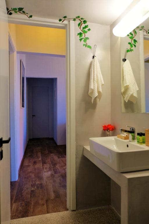 Koupelna v ubytování REMVI Apartments Assos