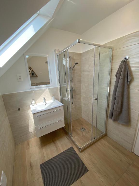 Kúpeľňa v ubytovaní Apartman Szanyi