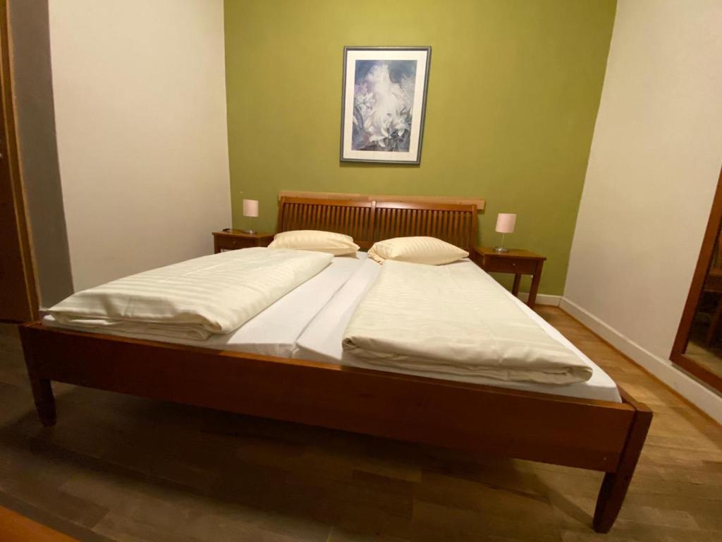 Postel nebo postele na pokoji v ubytování Hotel Restaurant Frankenturm