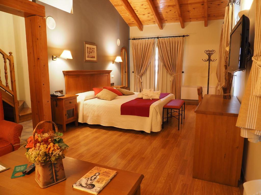 Postel nebo postele na pokoji v ubytování Hotel & SPA Peña Montañesa