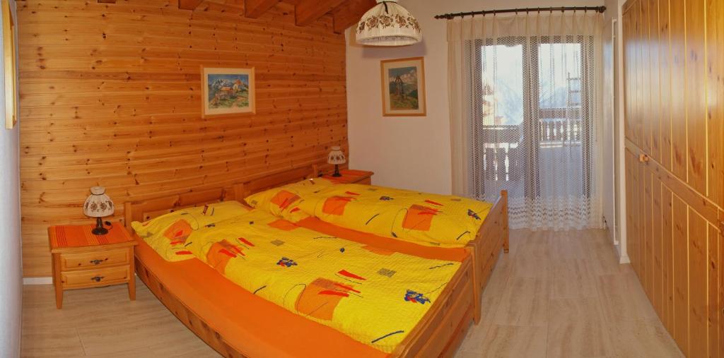 Postel nebo postele na pokoji v ubytování Haus Arolle, Bettmeralp