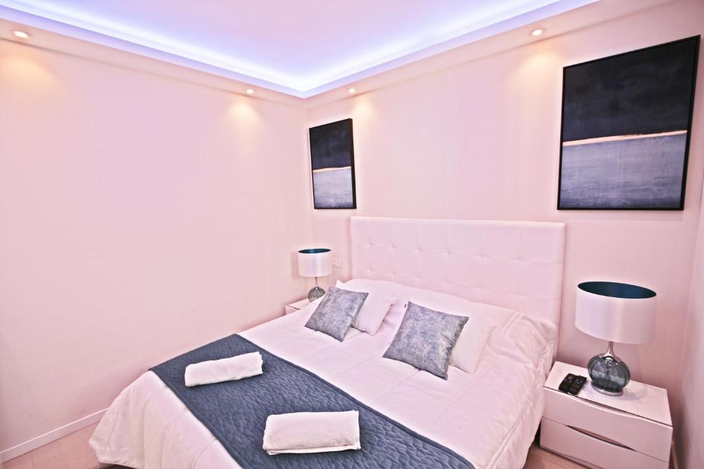 Postel nebo postele na pokoji v ubytování First Line Luxury Penthouse, Puerto Banús, Marbella