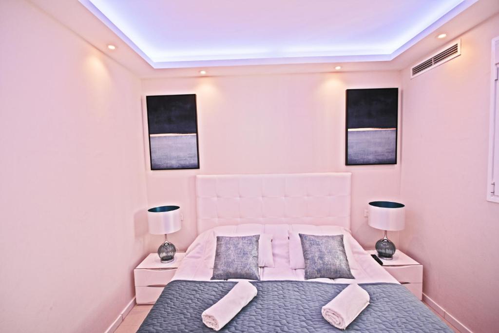 Postel nebo postele na pokoji v ubytování First Line Luxury Penthouse, Puerto Banús, Marbella