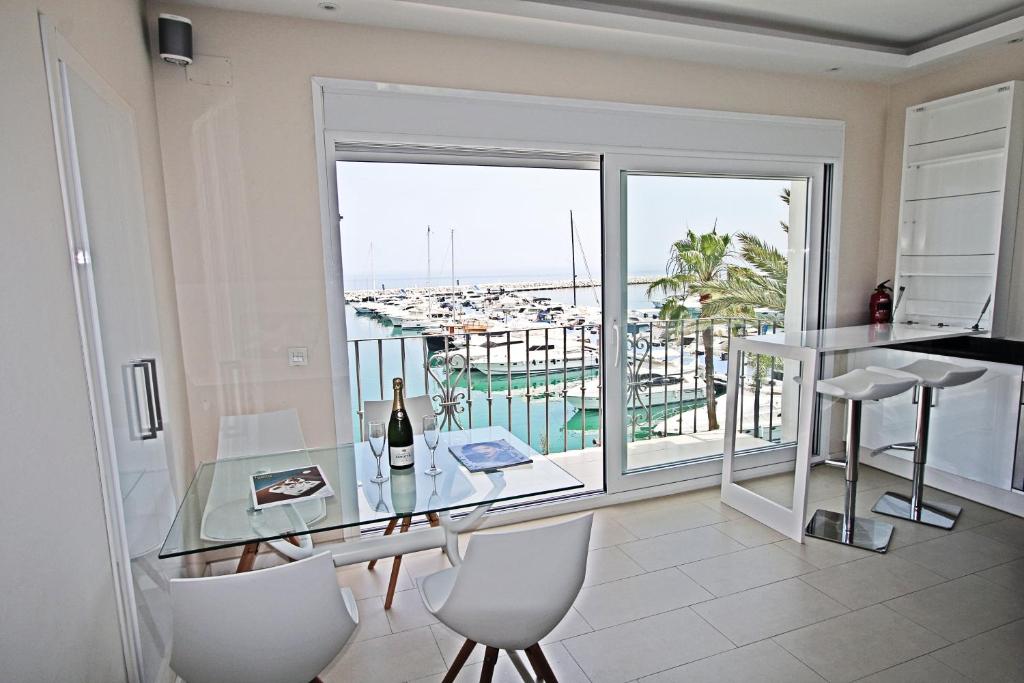 Balkón nebo terasa v ubytování First Line Luxury Penthouse, Puerto Banús, Marbella