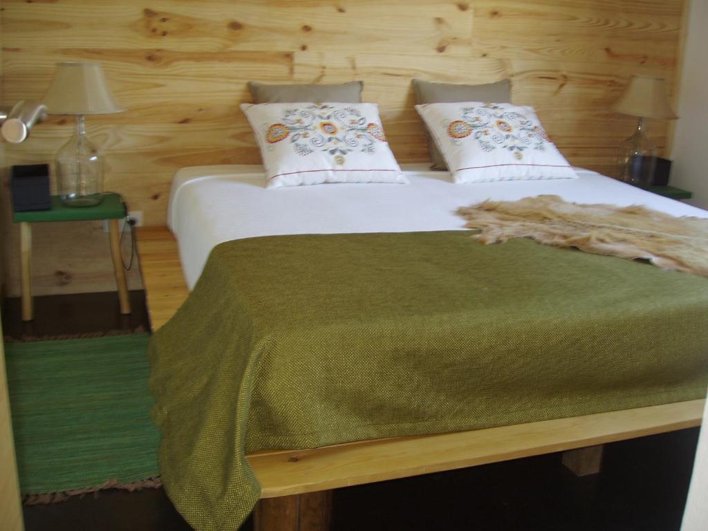 Monte das Mariolas tesisinde bir odada yatak veya yataklar