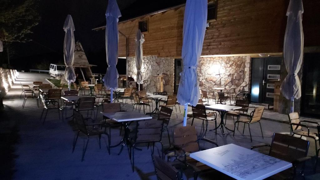 Restoran või mõni muu söögikoht majutusasutuses House Jaro & Camp Jaro